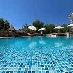 Ξενοδοχείο με διαμερίσματα Oeldeniz Mmoonstr 3*